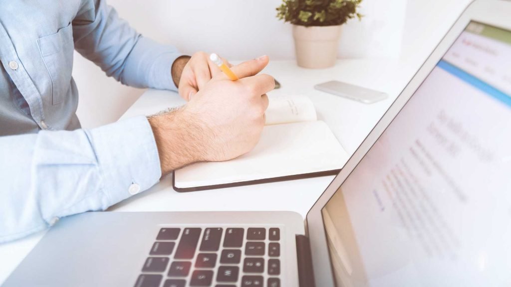8-Things-Successful-Property-Managers-Do-on-highqualityblog