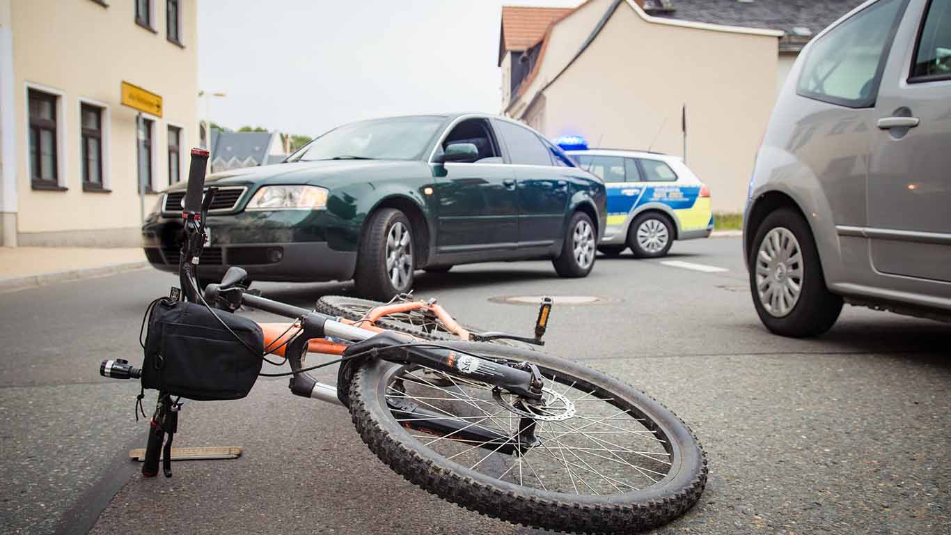 Why Trusting A Bicycle Accident Lawyer Leads To Better Settlement Results?